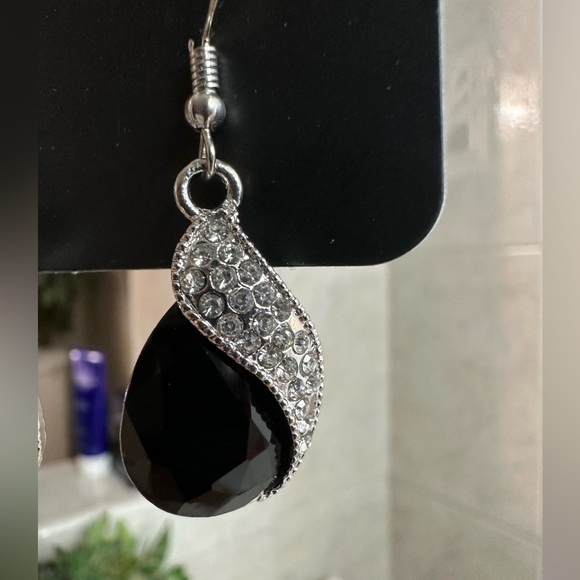 Paparazzi Costume Jewelry Earings NWT - Picture 3 of 4